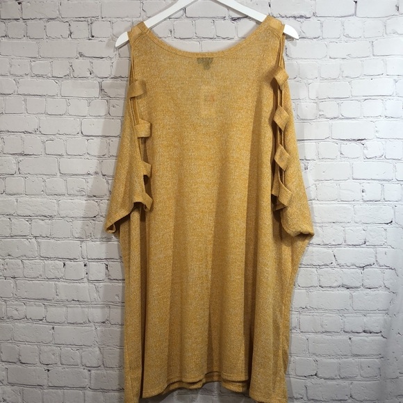 Torrid top in yellow 5 - Picture 7 of 9